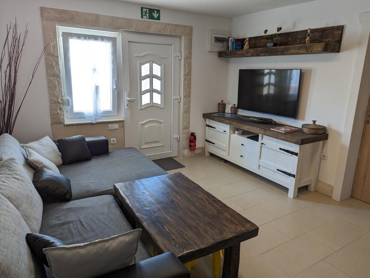 Apartment Lipa Vir Esterno foto